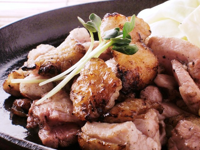 自慢の親鶏炙り焼！
