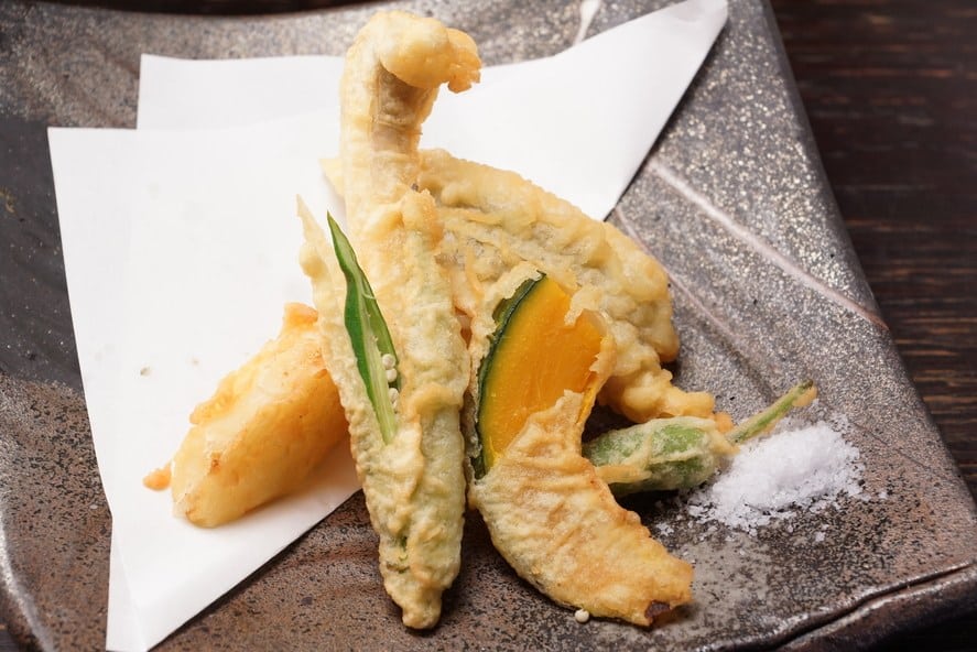 寿司と焼き鳥が人気の創作海鮮居酒屋 @小坂/寿司/居酒屋/半個室/宴会/お寿司と焼鳥キッチン　祐星　小阪